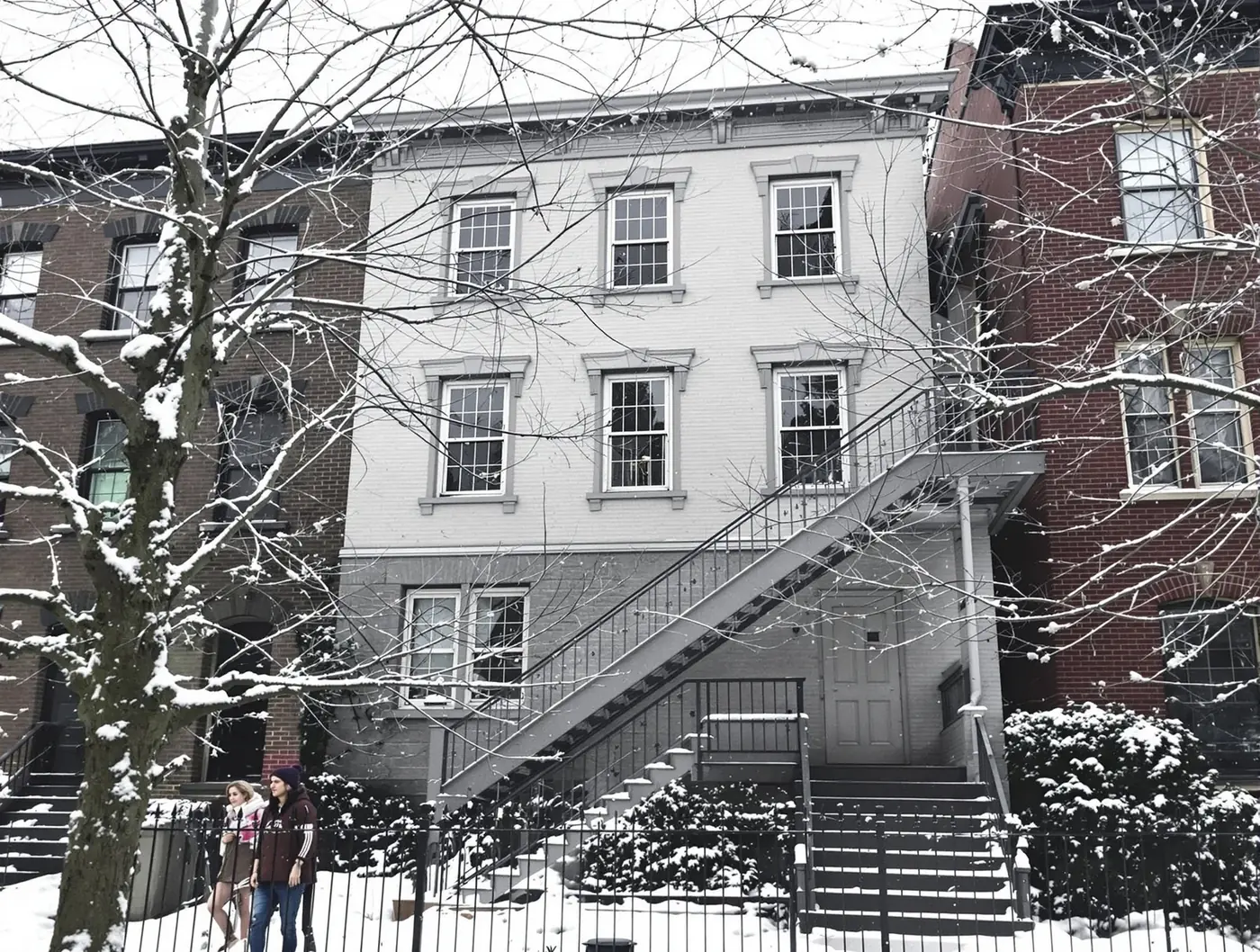 Emergency glazier Montreal winter RBQ