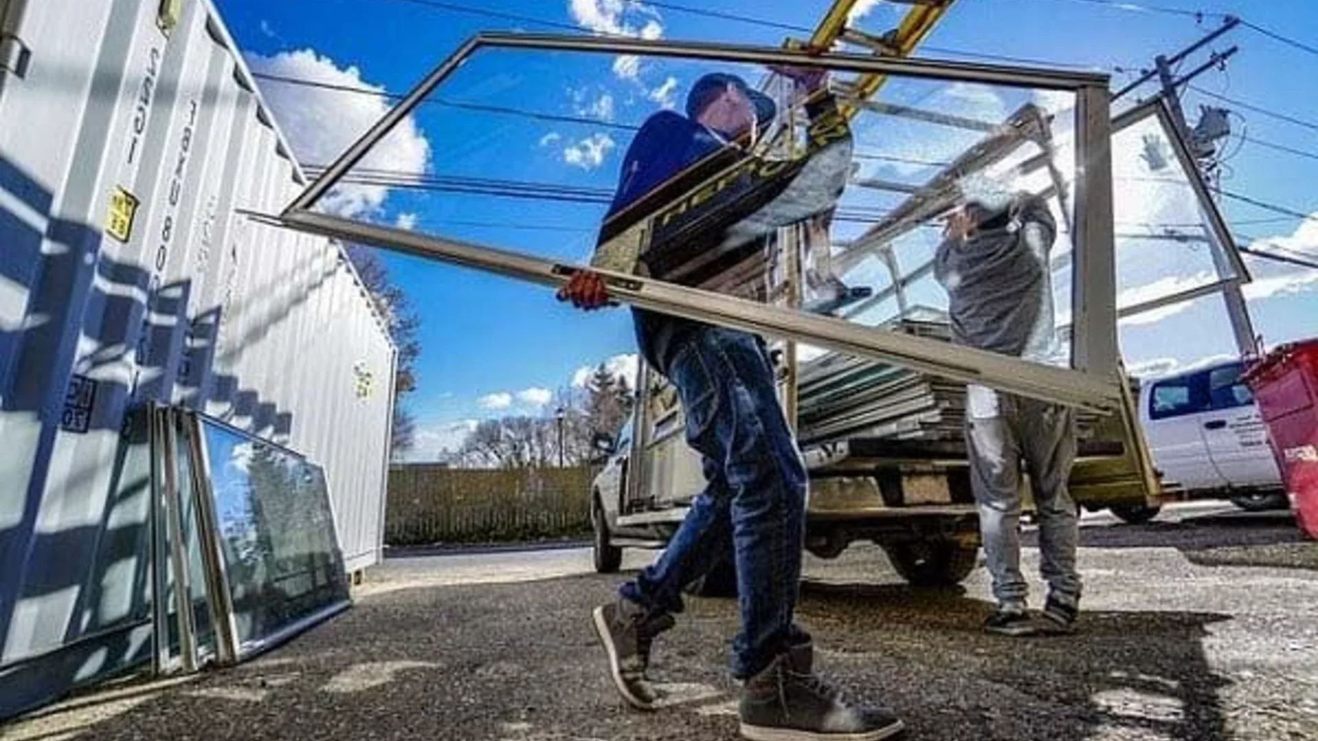 Moustiquaire déchirée fenêtre Québec été